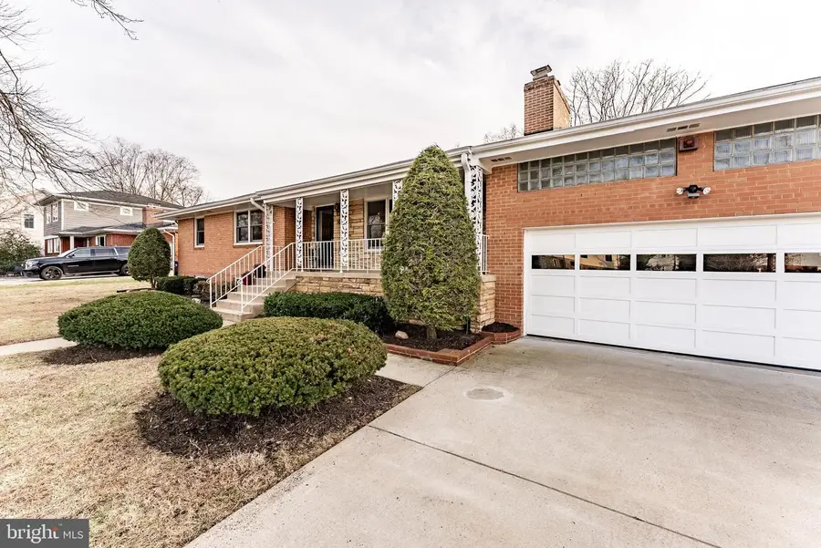 2201 Rollins Dr, Alexandria, VA 22307 - Image #2