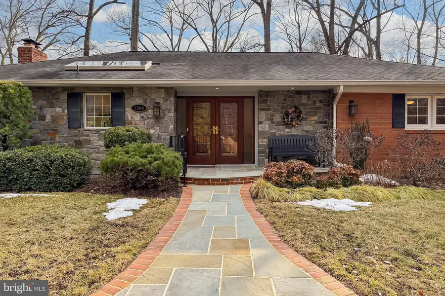 7509 Walton Ln, Annandale, VA 22003 - #3