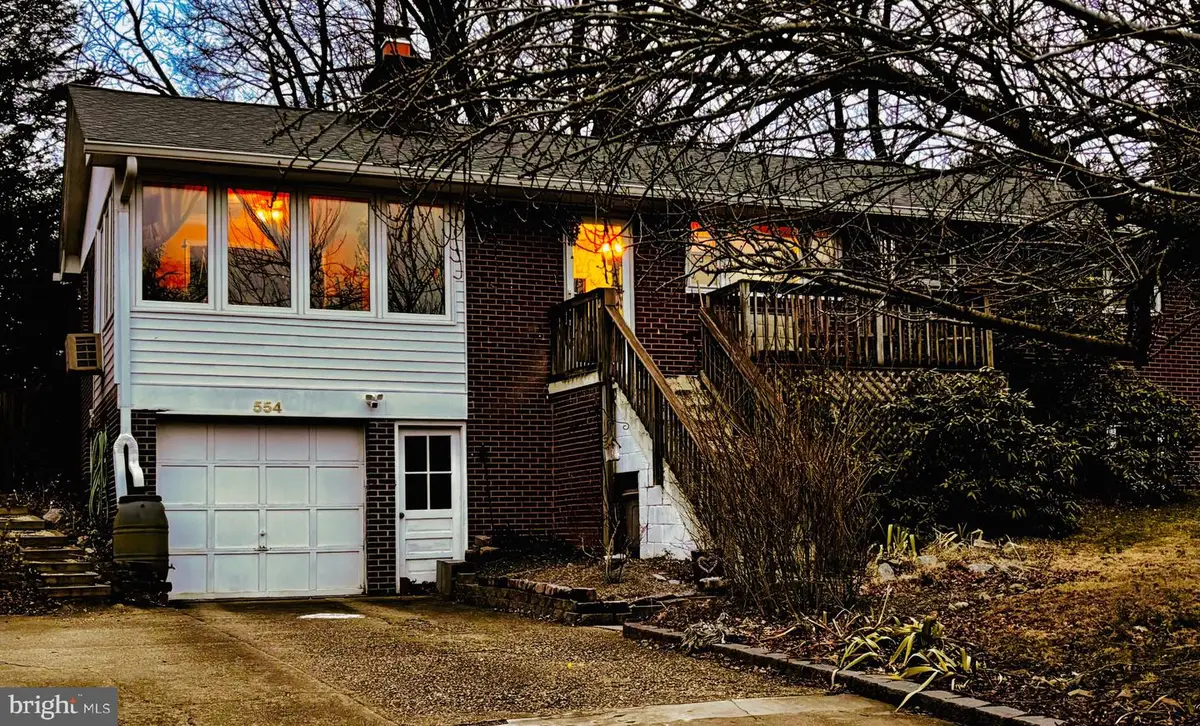 554 Orchard St Nw, Vienna, VA 22180 - Image #1