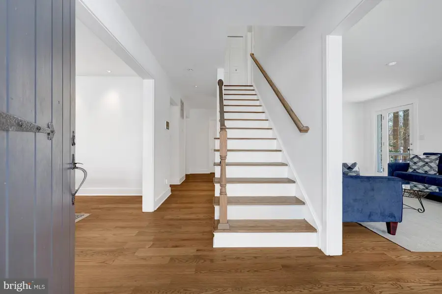 9982 Blackberry Ln, Great Falls, VA 22066 - #3