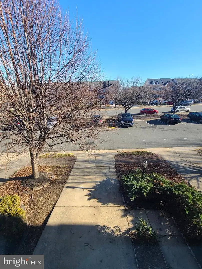 8118 Horseshoe Cottage Cir, Lorton, VA 22079 - Image #2