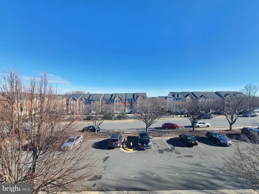 8118 Horseshoe Cottage Cir, Lorton, VA 22079 - Image #3