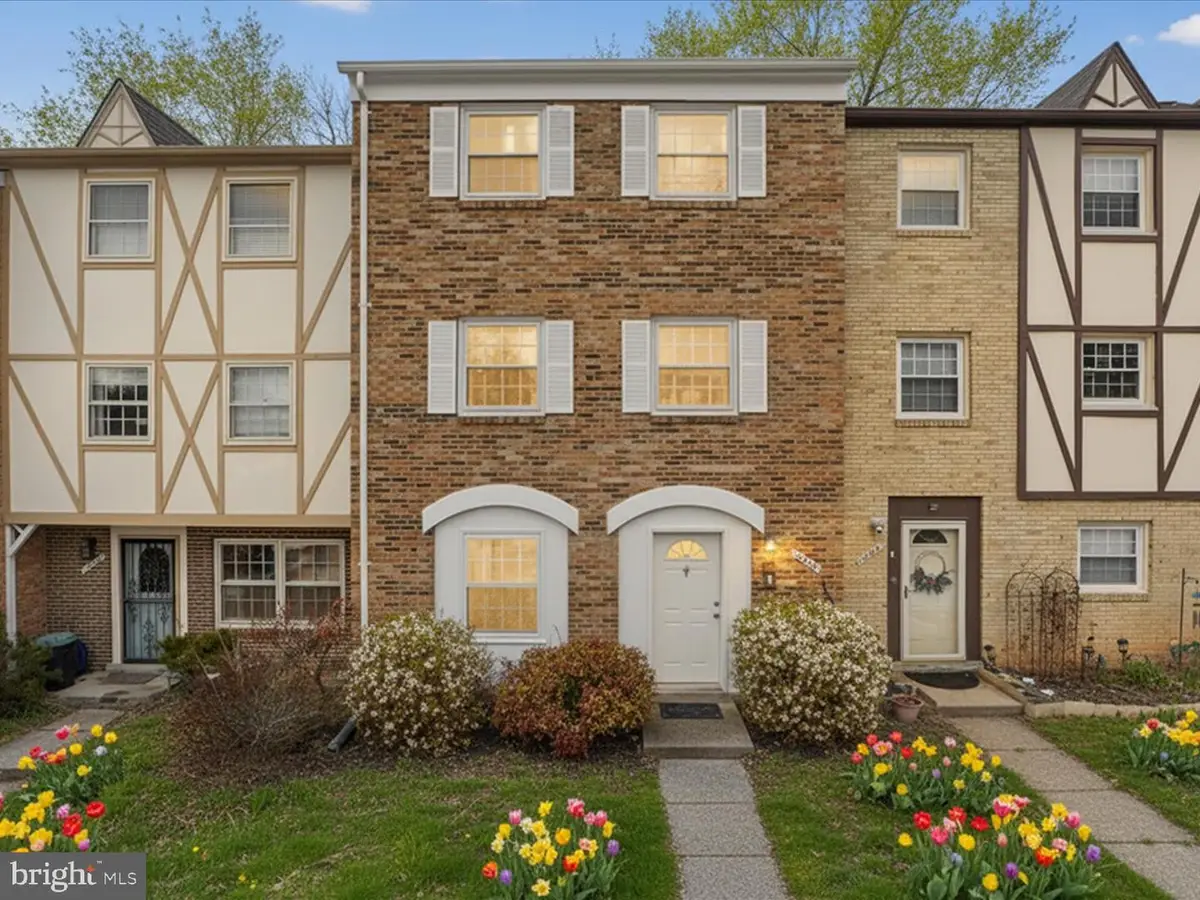 14846 Haymarket Ln, Centreville, VA 20120 - #1