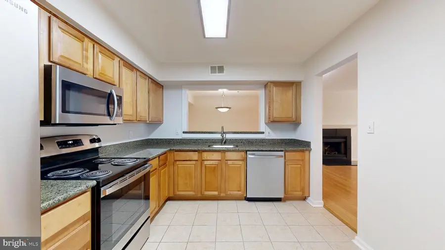 3179 Summit Square Dr #2-c4, Oakton, VA 22124 - Image #3