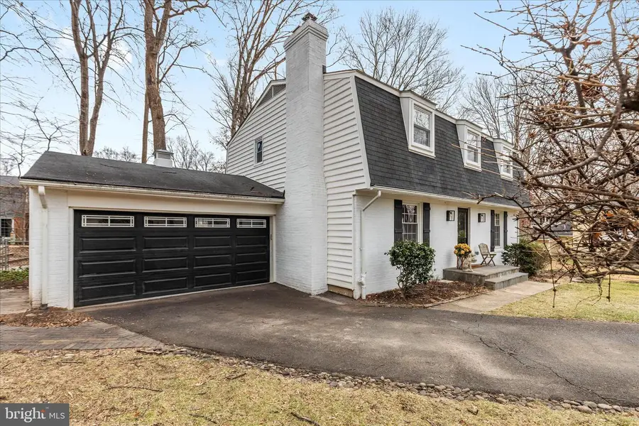 1002 Kerge Ct Se, Vienna, VA 22180 - Image #2