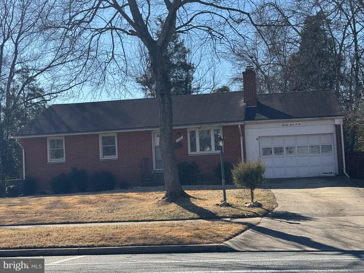 7701 Heritage Dr, Annandale, VA 22003 - Image #1