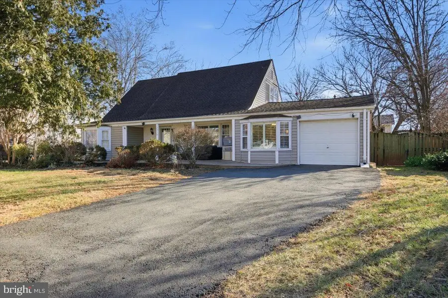 13315 Pennypacker Ln, Fairfax, VA 22033 - Image #3
