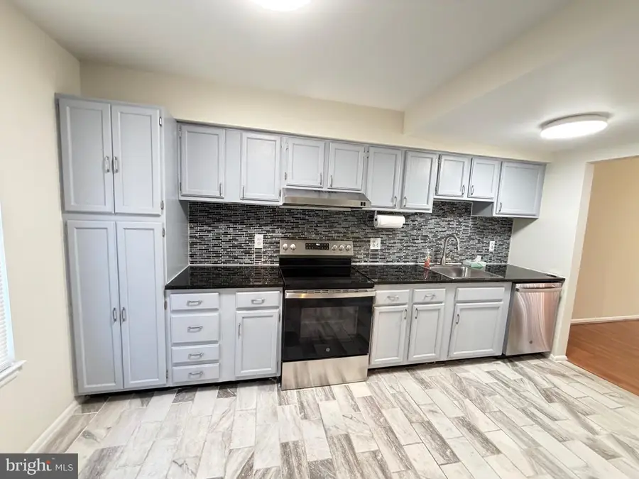 6427 Old Scotts Ct, Springfield, VA 22152 - Image #3