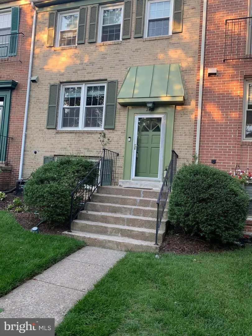 2402 Windbreak Dr, Alexandria, VA 22306 - #1