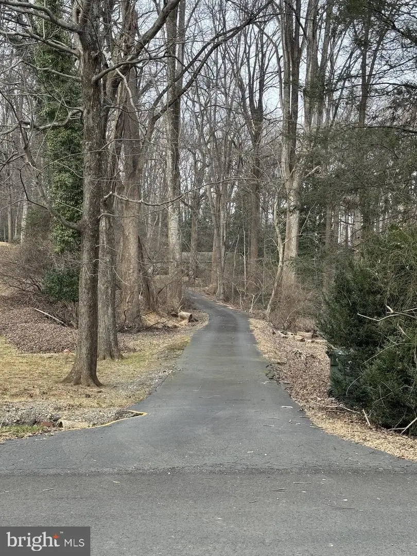 9338 Campbell Rd, Vienna, VA 22182 - #2