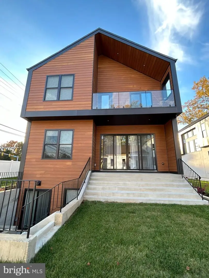 9338 Lee St, Burke, VA 22015 - #1