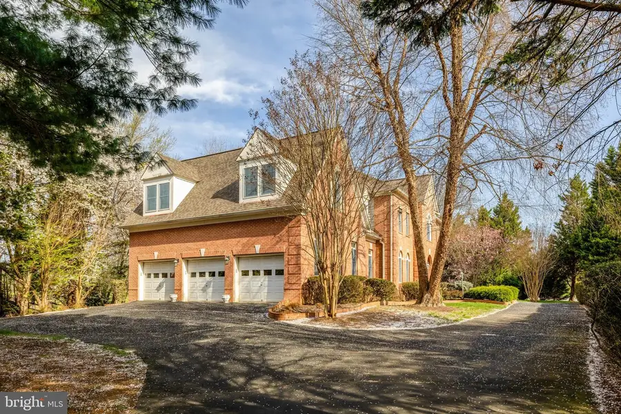 9906 Hessick Ct, Great Falls, VA 22066 - #3