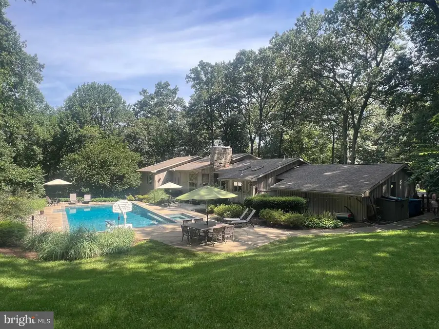 10124 Captain Hickory Pl, Great Falls, VA 22066 - Image #2