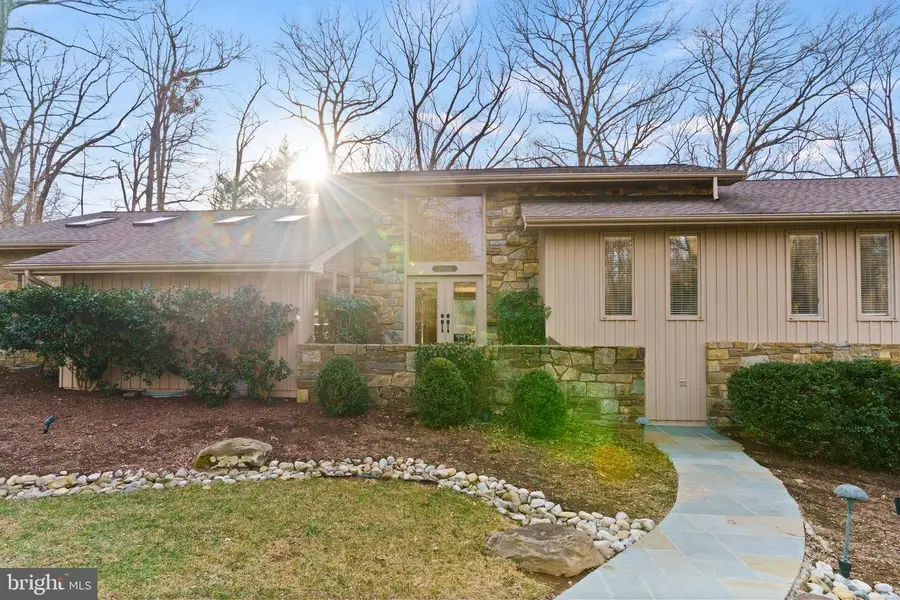 10124 Captain Hickory Pl, Great Falls, VA 22066 - Image #3