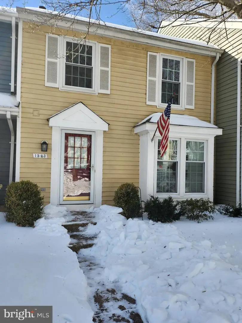 1563 Twisted Oak Dr, Reston, VA 20194 - Image #1