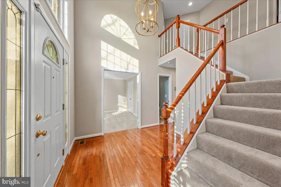 6902 Compton Heights Cir, Clifton, VA 20124 - Image #2