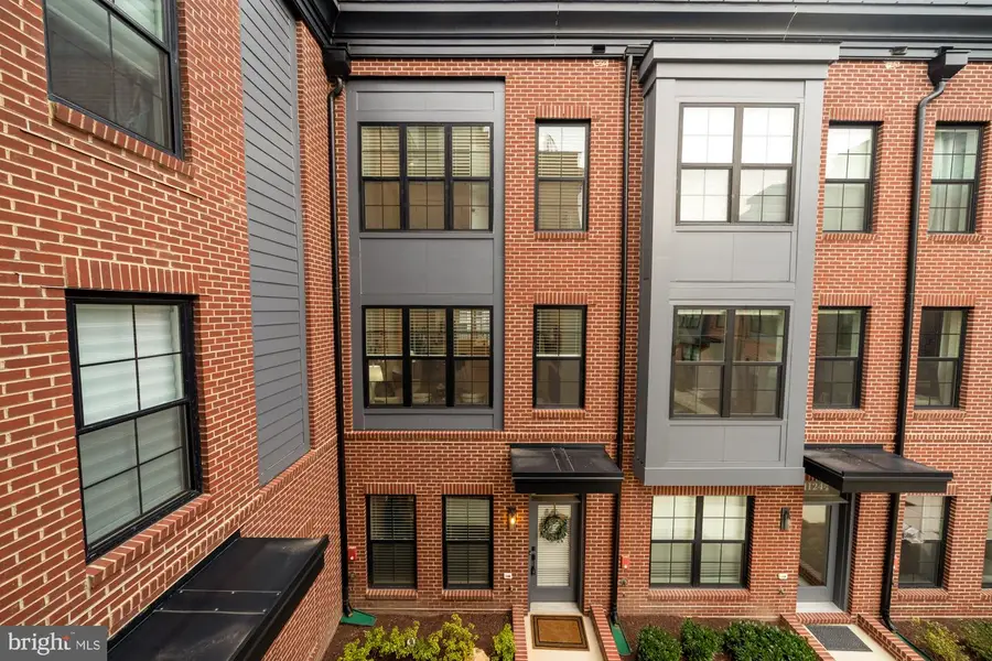 11246 Faraday Park Dr, Reston, VA 20190 - Image #2