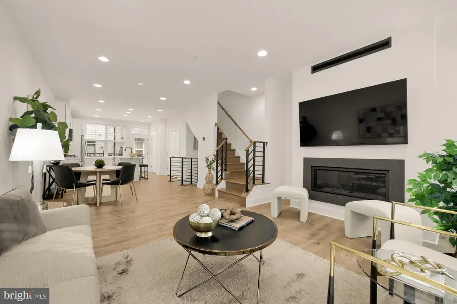 11246 Faraday Park Dr, Reston, VA 20190 - Image #3