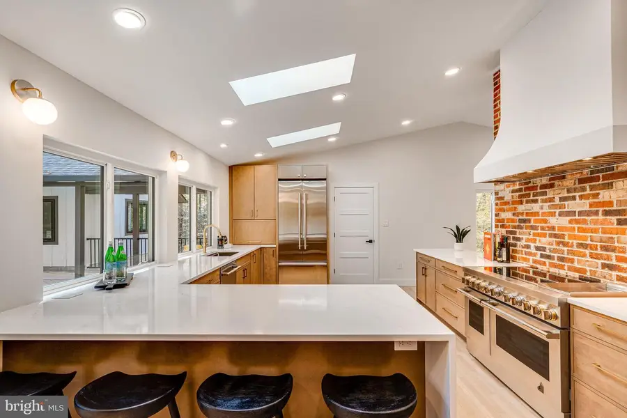 108 Interpromontory Rd, Great Falls, VA 22066 - Image #2