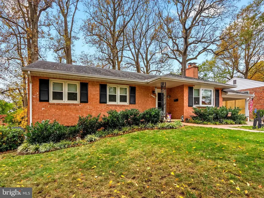 7515 Fairwood Ln, Falls Church, VA 22046 - Image #2