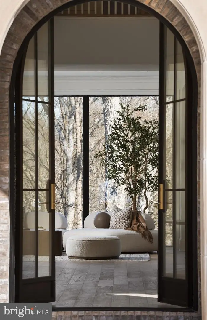 8634 Overlook Rd, McLean, VA 22102 - #2