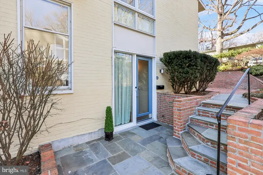 11487 Waterview Cl, Reston, VA 20190 - Image #2