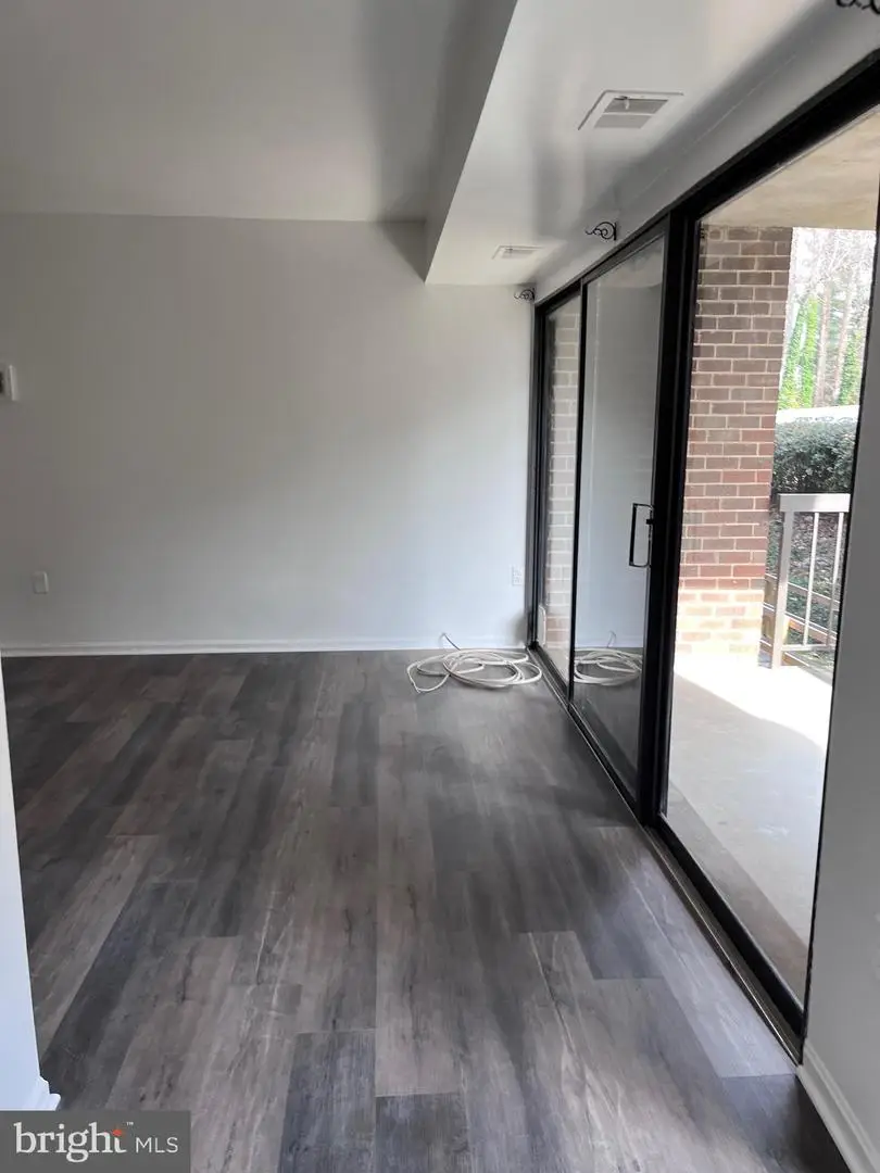 9710 Kingsbridge Dr #104, Fairfax, VA 22031 - Image #1