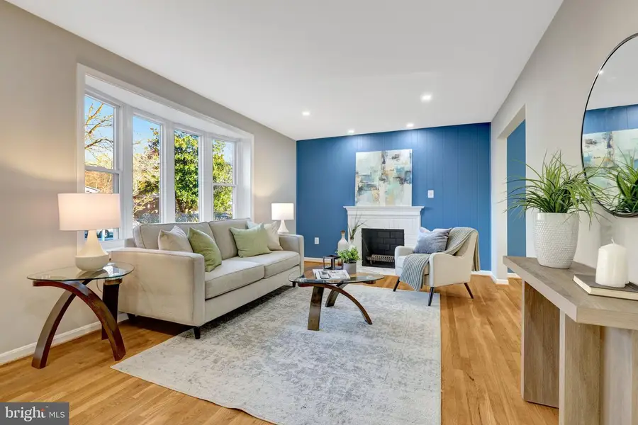 5122 Pommeroy Dr, Fairfax, VA 22032 - #3