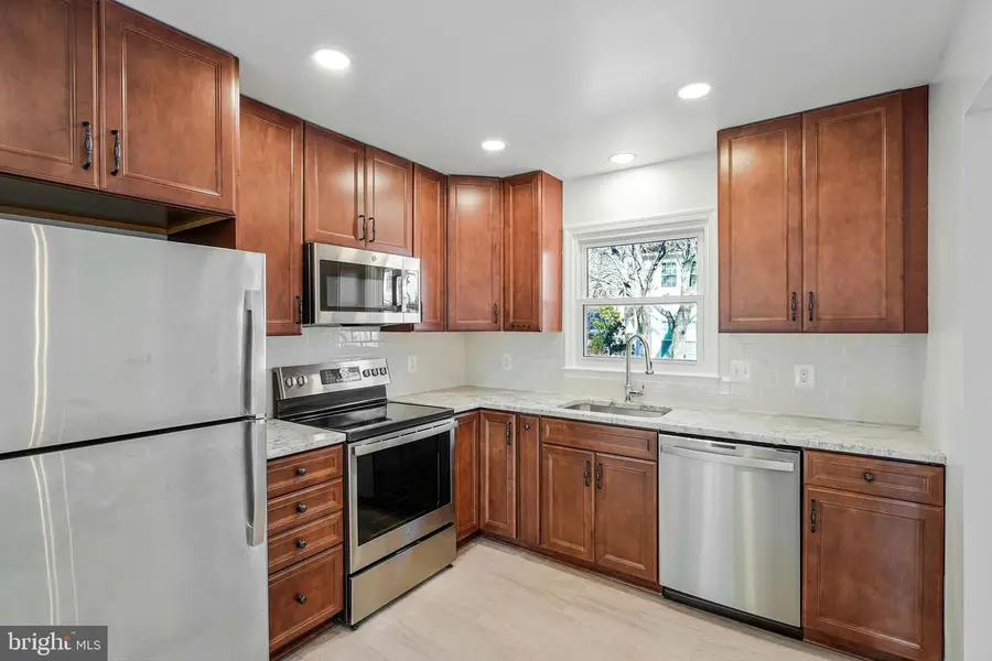 12016 Trossack Rd, Herndon, VA 20170 - #2