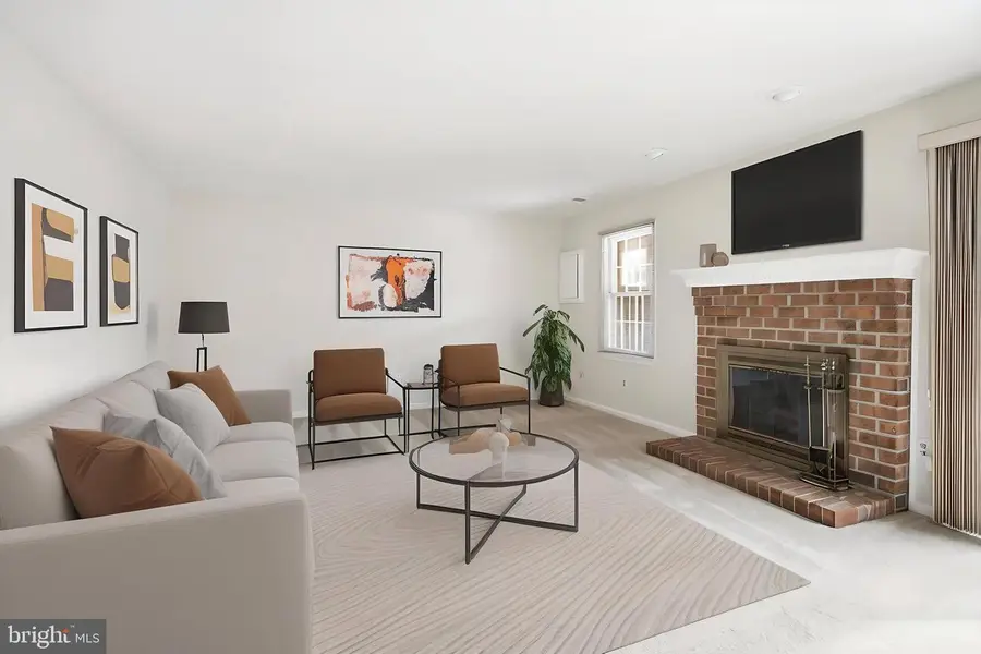 10155 Oakwood Chase Ct, Oakton, VA 22124 - Image #3