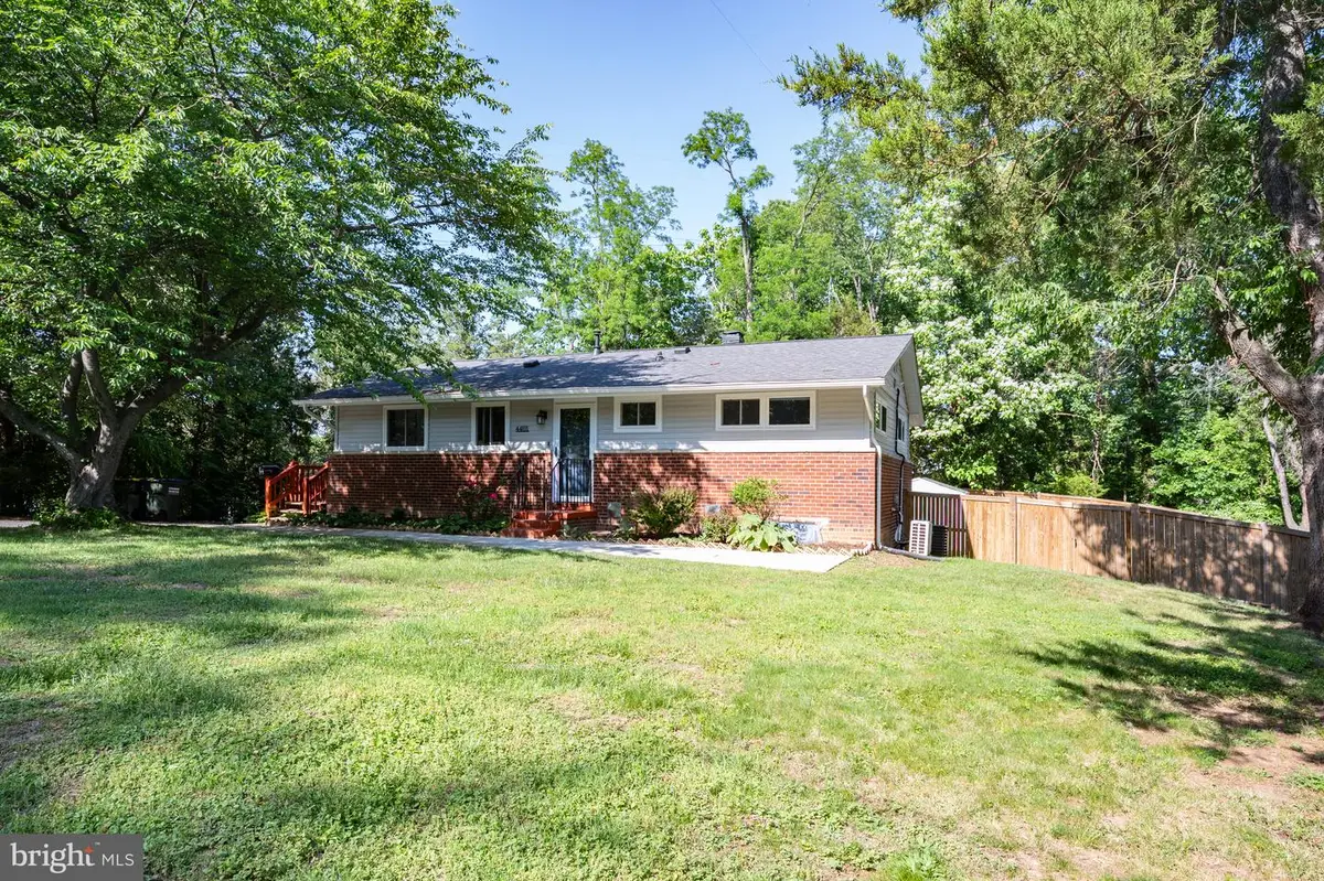 4401 Roundhill Rd, Alexandria, VA 22310 - #1