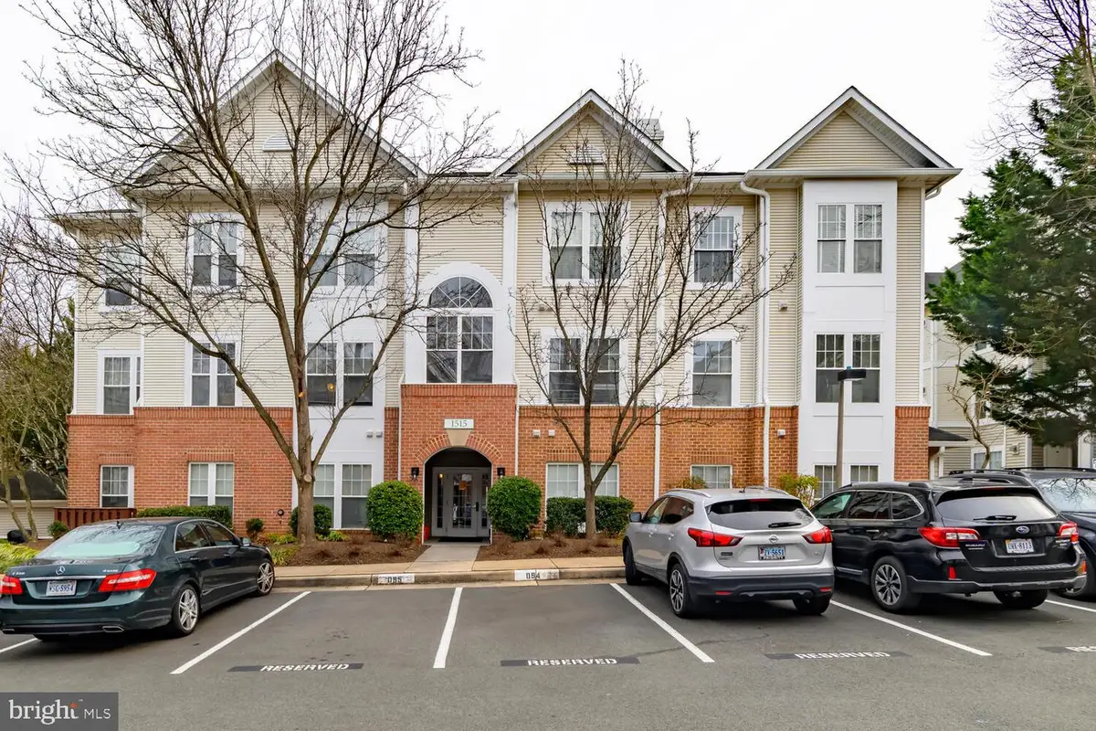 1515 N Point Dr #02-0201, Reston, VA 20194 - Image #1