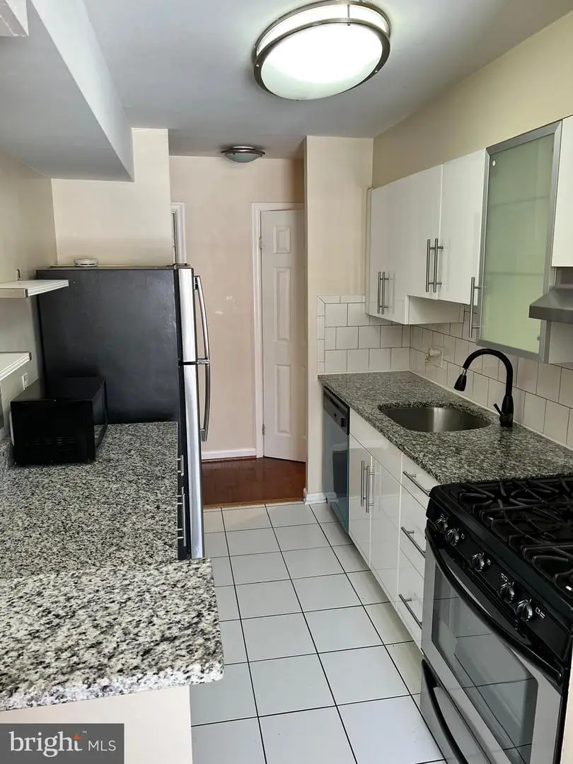 3334 Woodburn Village Dr #31, Annandale, VA 22003 - Image #3