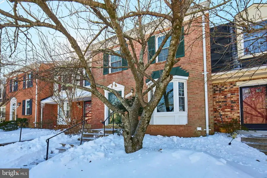 10355 Granite Creek Ln, Oakton, VA 22124 - Image #3