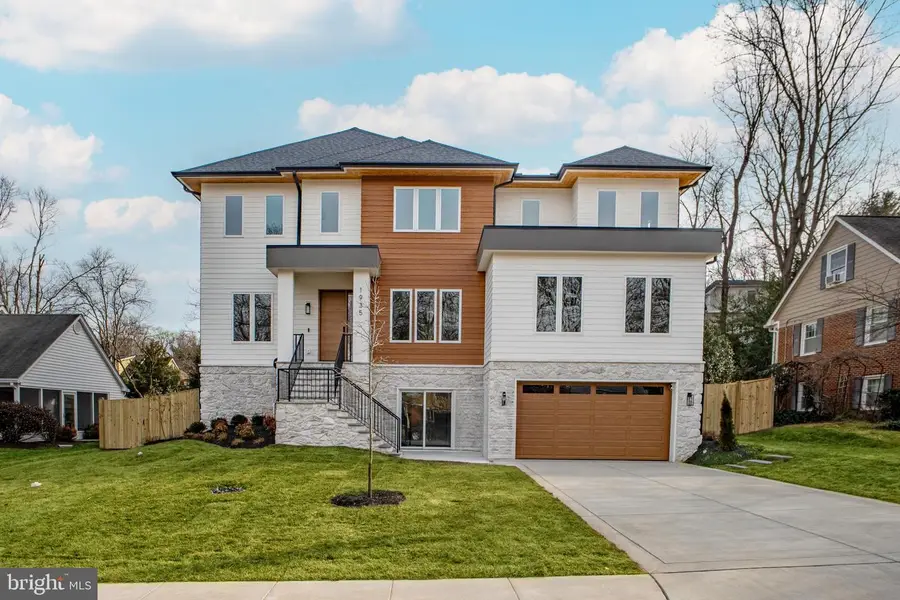 1935 Foxhall Rd, McLean, VA 22101 - Image #2