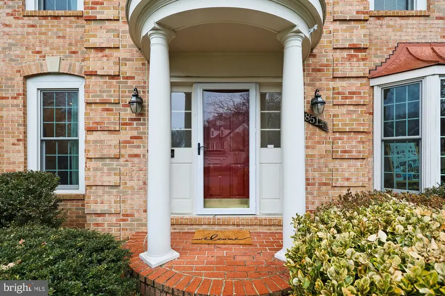 8514 Oak Chase Cir, Fairfax Station, VA 22039 - #2