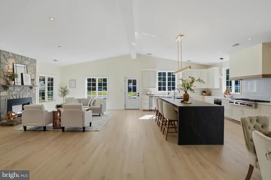 300 Lewis St Nw, Vienna, VA 22180 - Image #3