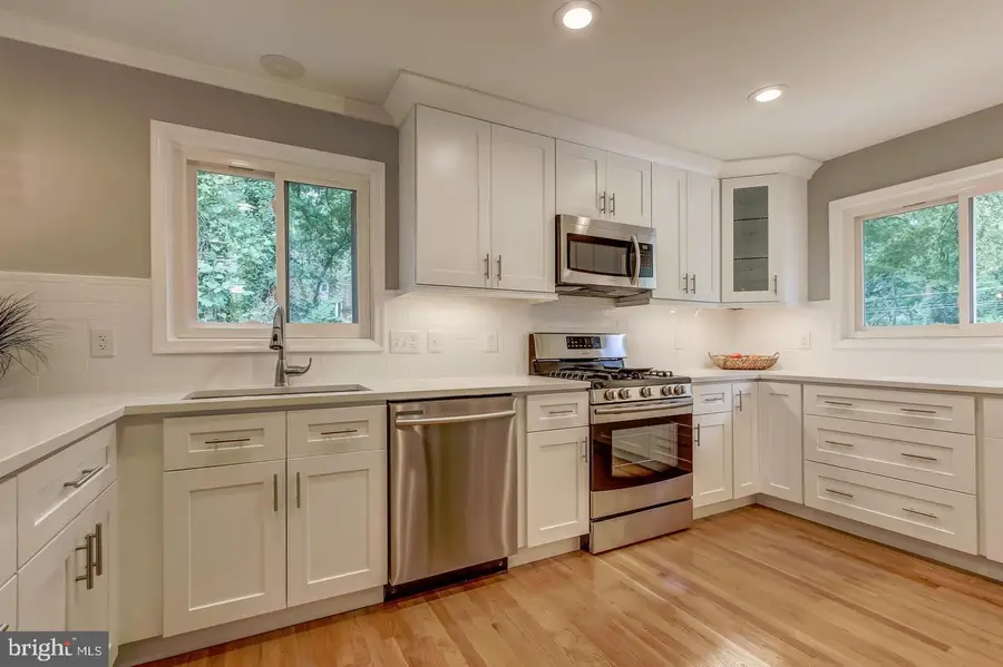 8711 Millbrook Pl, Alexandria, VA 22309 - Image #2