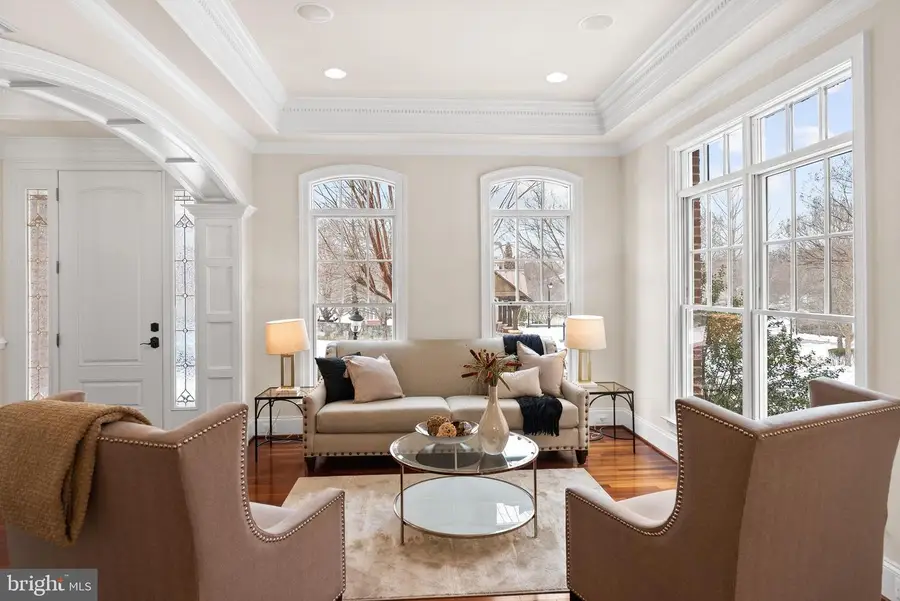 6817 Stockwell Manor Dr, Falls Church, VA 22043 - #3