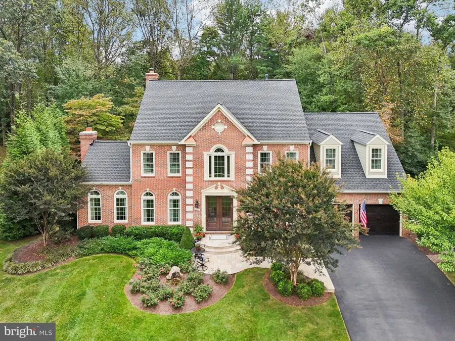 11186 Longwood Grove Dr, Reston, VA 20194 - Image #2