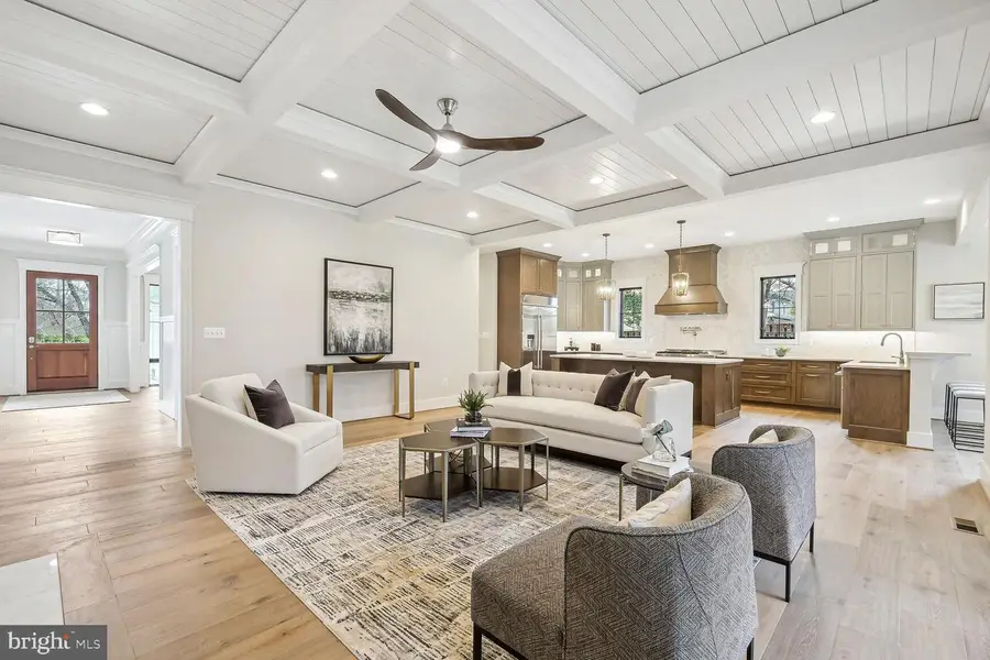 439 Lewis St Nw, Vienna, VA 22180 - Image #3