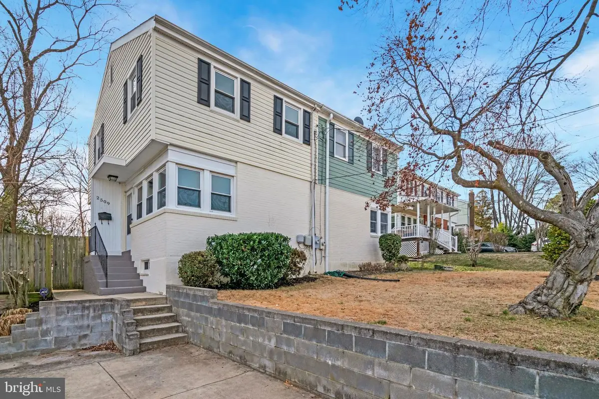 2509 Oberlin Dr, Alexandria, VA 22307 - Image #1