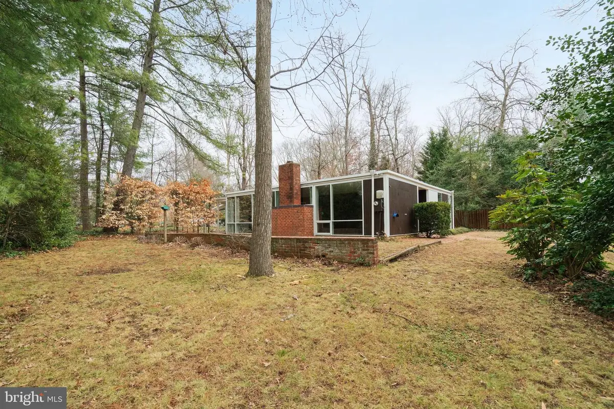 7711 Elba Rd, Alexandria, VA 22306 - #1