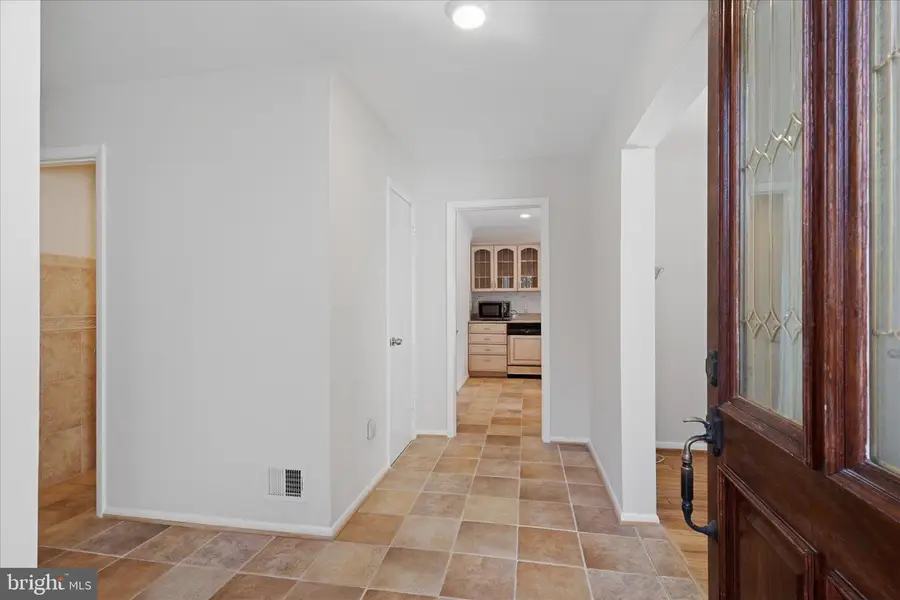 10858 Parcel Ct, Oakton, VA 22124 - #2