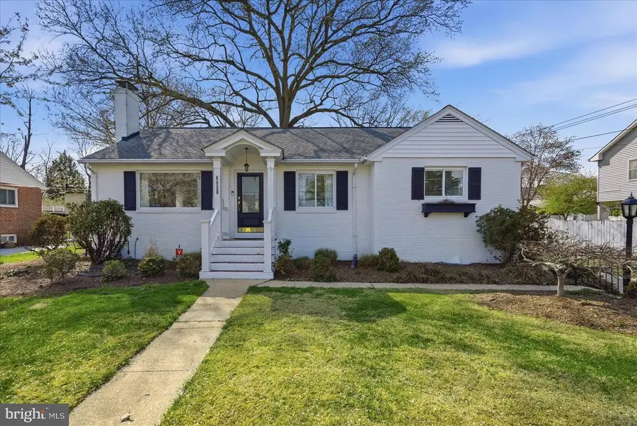 6020 Amherst Ave, Springfield, VA 22150 - #2