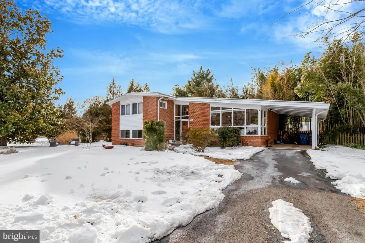 8904 Camfield Dr, Alexandria, VA 22308 - #1