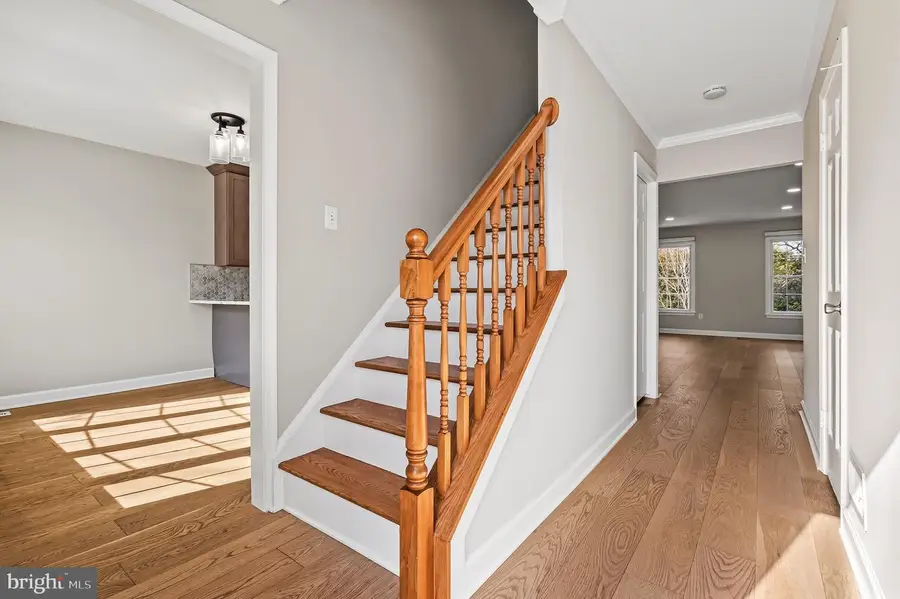 6620 Rosecroft Pl, Falls Church, VA 22043 - Image #2