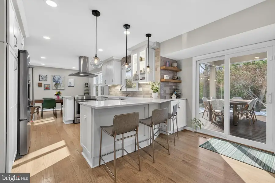 11922 Holly Spring Dr, Great Falls, VA 22066 - #3