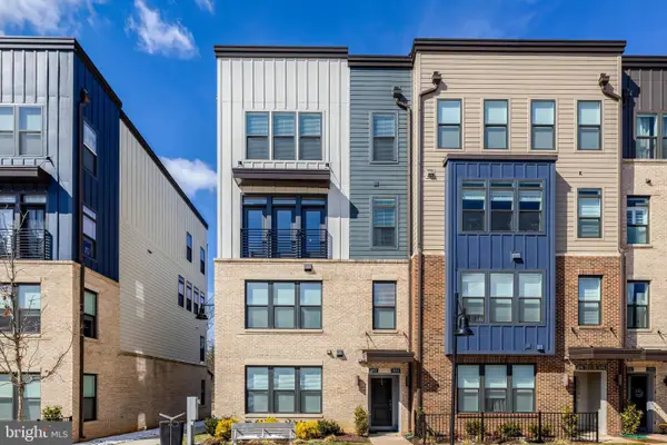 1694 Bandit Loop #17b, RESTON, VA 20190