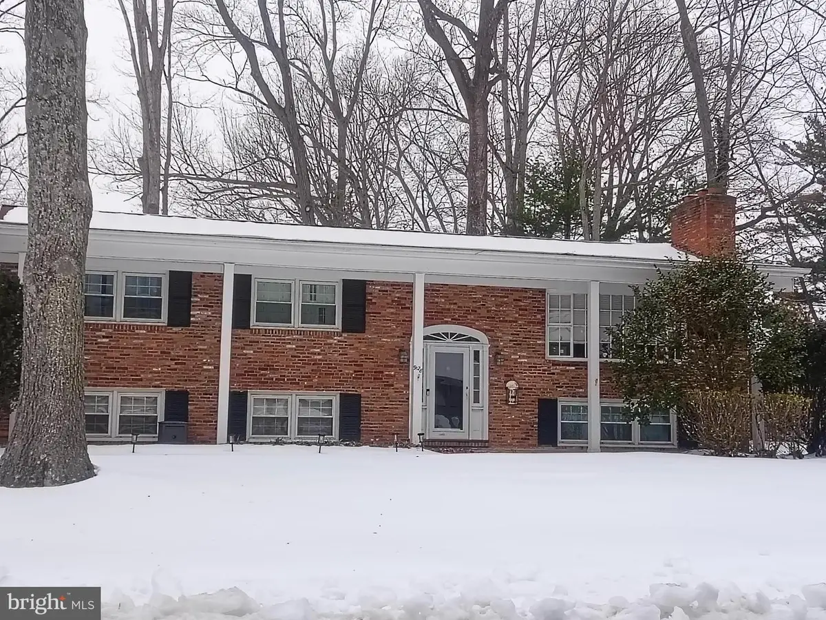 9128 Glenbrook Rd, Fairfax, VA 22031 - #1